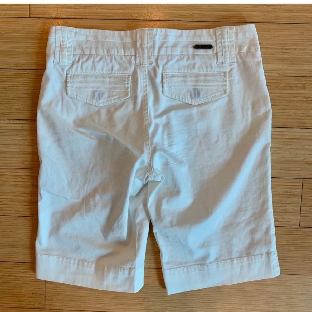**SOLD** BKE Buckle Serena White Bermuda Shorts - Picture 2 of 4